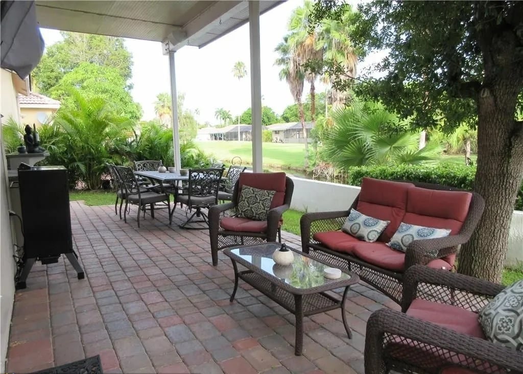 Building Photo - 9748 NW 1st Mnr