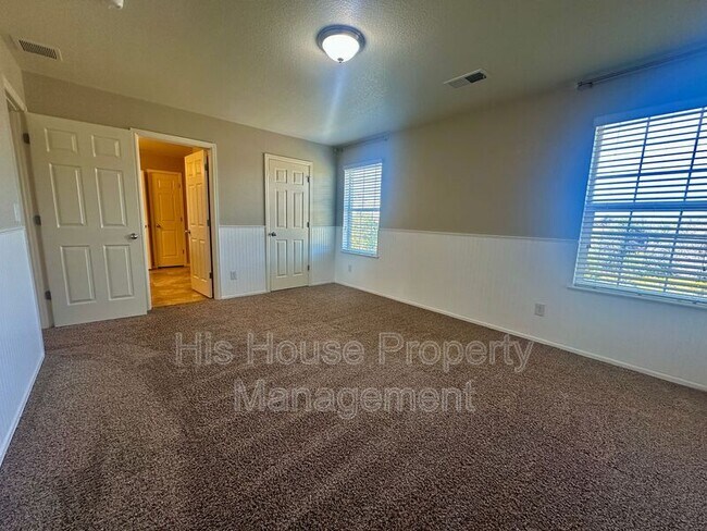 Building Photo - 2122 Longfin Ct