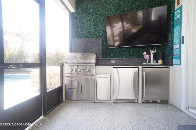 Building Photo - 787 Clearwater Ave