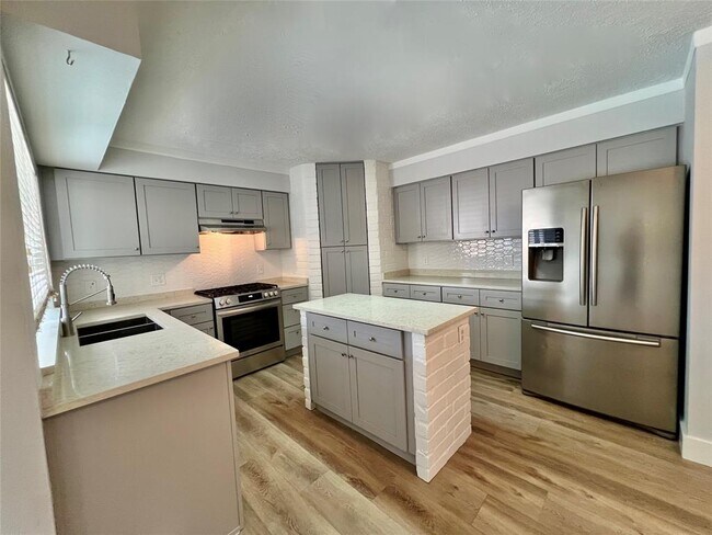 Building Photo - 14007 Overbrook Ln