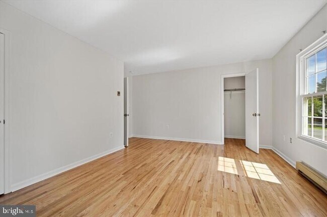 Building Photo - 228 Carroll Dr