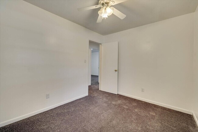 Building Photo - 2307 Hardwick Rd