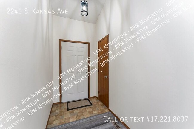Building Photo - 3 Bedroom 2 Bath Home in SW Springfield!