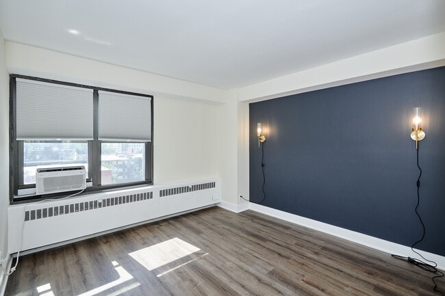 Building Photo - 6118 N Sheridan Rd