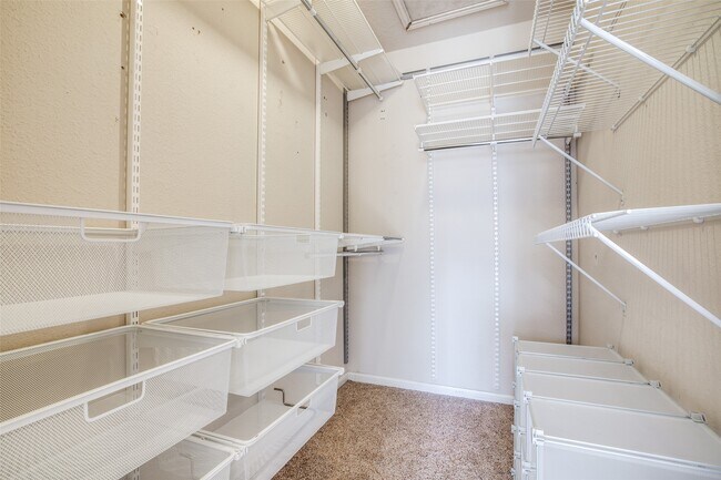 Building Photo - 800 Country Pl Dr