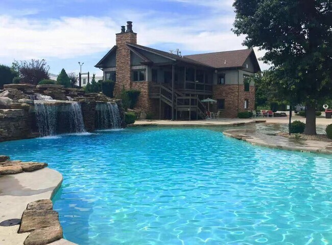 Building Photo - 5 bedroom and 3 bathroom two level house