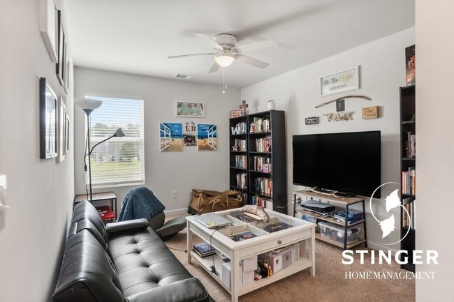 Building Photo - 19 Seneca Wy