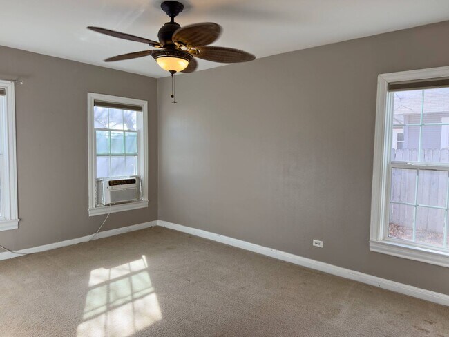 Building Photo - Adorable 3 bed 2 bath home in Brook Village!