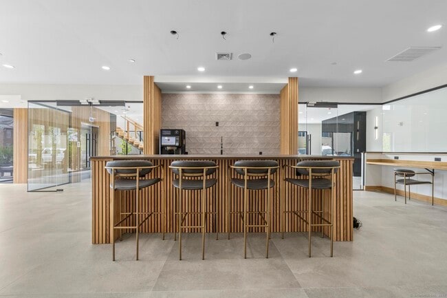 Building Photo - 9 John St