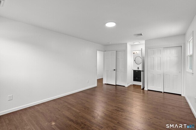 Building Photo - 36 Fuller Dr