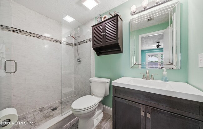 Building Photo - 972 Dostie Cir