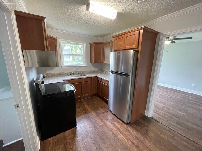 Building Photo - 805 Grandview St