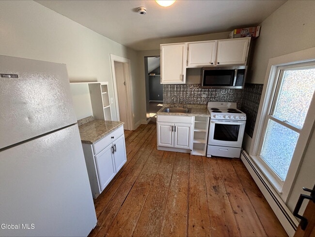 Building Photo - 372 NY-43