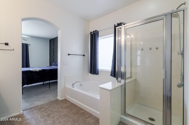 Building Photo - 44175 W Knauss Dr