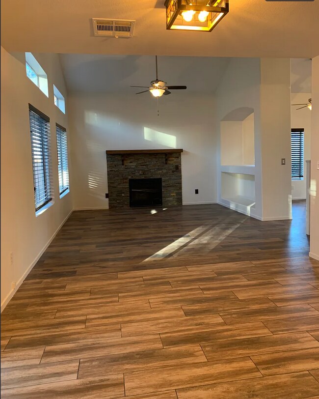 Building Photo - 309 Teal Ridge Hills Dr