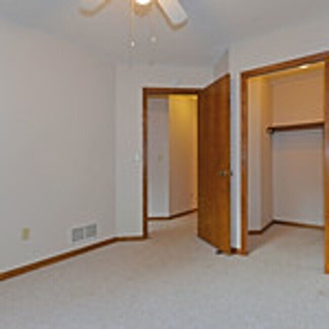 Building Photo - 144 Primrose Ct