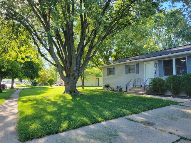 Building Photo - Your Dream Home Awaits: Spacious 4 Bed/2 B...