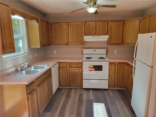 Building Photo - 410 Collett Ave