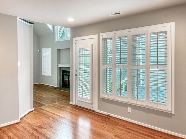 Building Photo - Recently Remodeled 3 bed 3 bath in Tuckahoe!