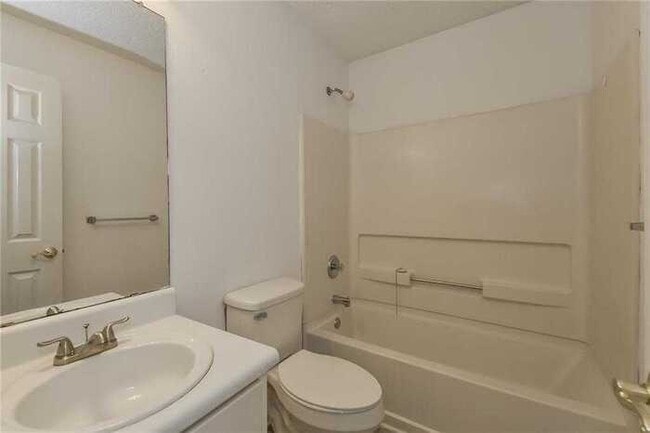 Building Photo - Fantastic 3bd/2ba home! Let yourself in!