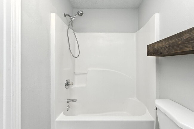 Building Photo - 303 Crooked Pine Trail