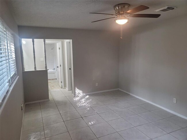 Building Photo - 10601 Sagewind Dr