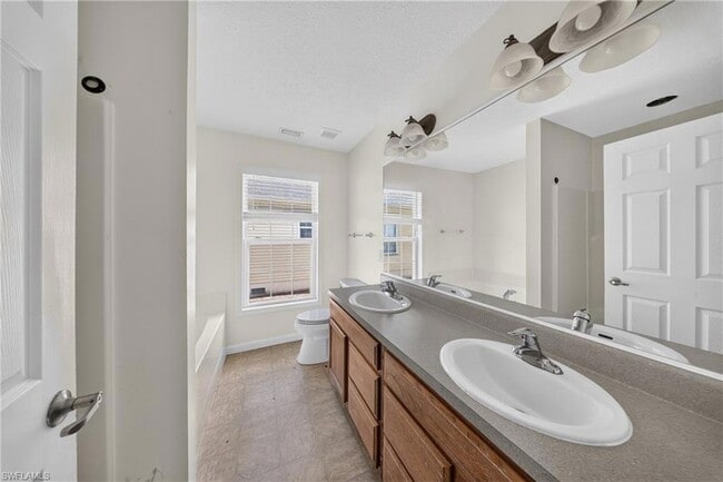 Building Photo - 250 Leawood Cir
