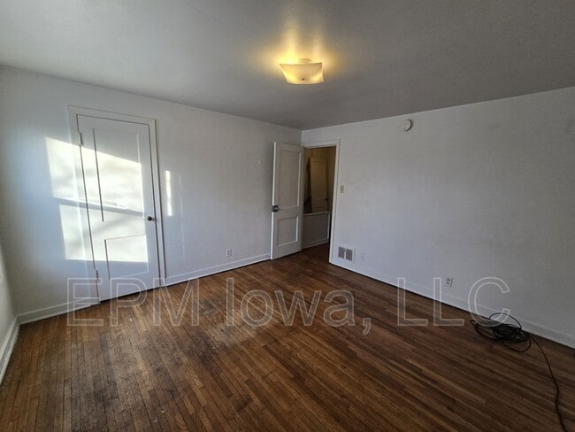 Building Photo - 261 Madison St