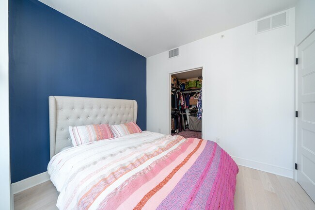 Building Photo - Fantastic One Bedroom in Downtown JC