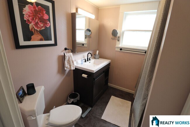 Building Photo - 6433 Platte Ave