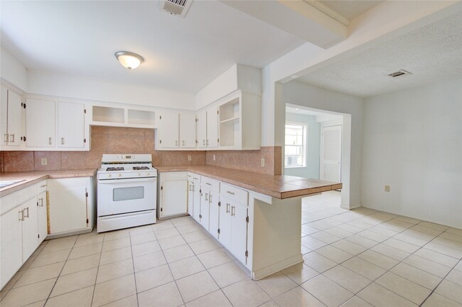 Building Photo - 10717 Pillot St