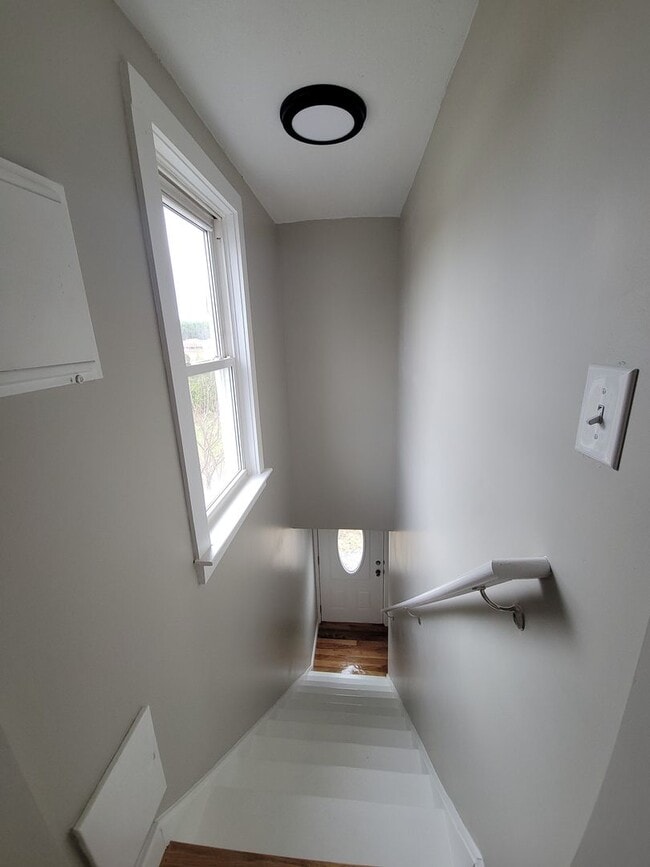Building Photo - Single-Family Living in Killingly