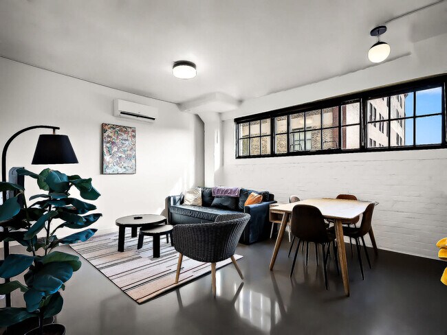 Building Photo - 608 N 3rd St