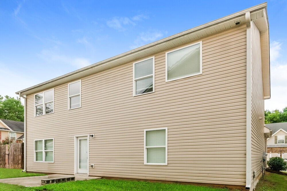 Building Photo - 107 Crescent Woode Way