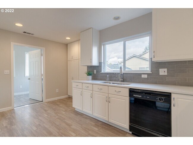 kitchen and laundry room - 835 S Wynooski St