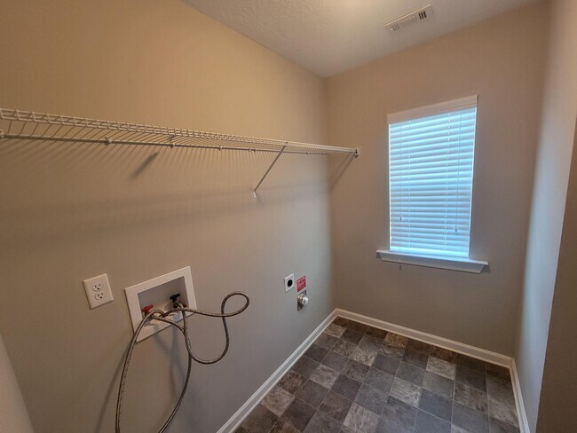 Building Photo - 1733 Ethan Way