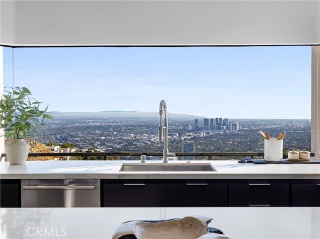 Building Photo - 2287 Sunset Plaza Dr