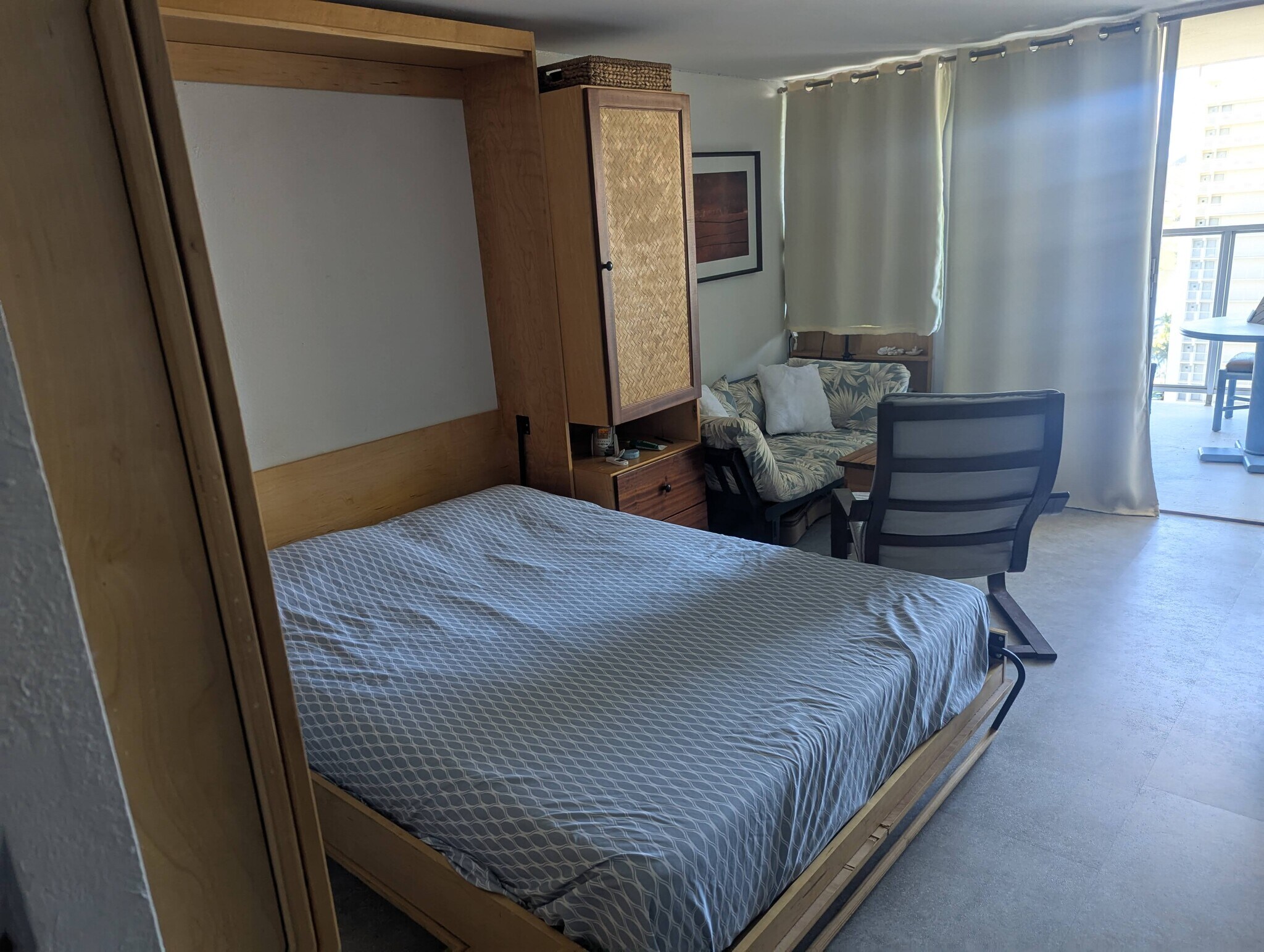 #2107 Murphy bed - 445 Seaside Ave