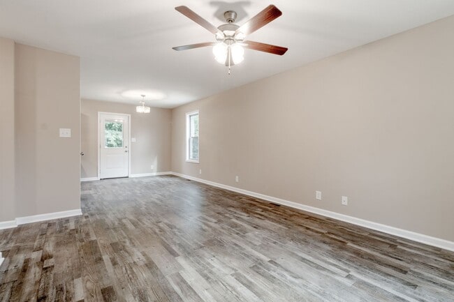 Building Photo - 413 Hietts Ln