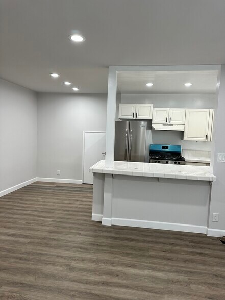 Building Photo - 1477 S Sherbourne Dr