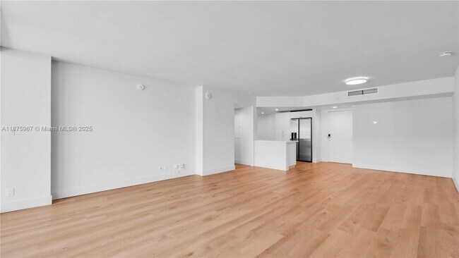 Building Photo - 555 NE 34th St