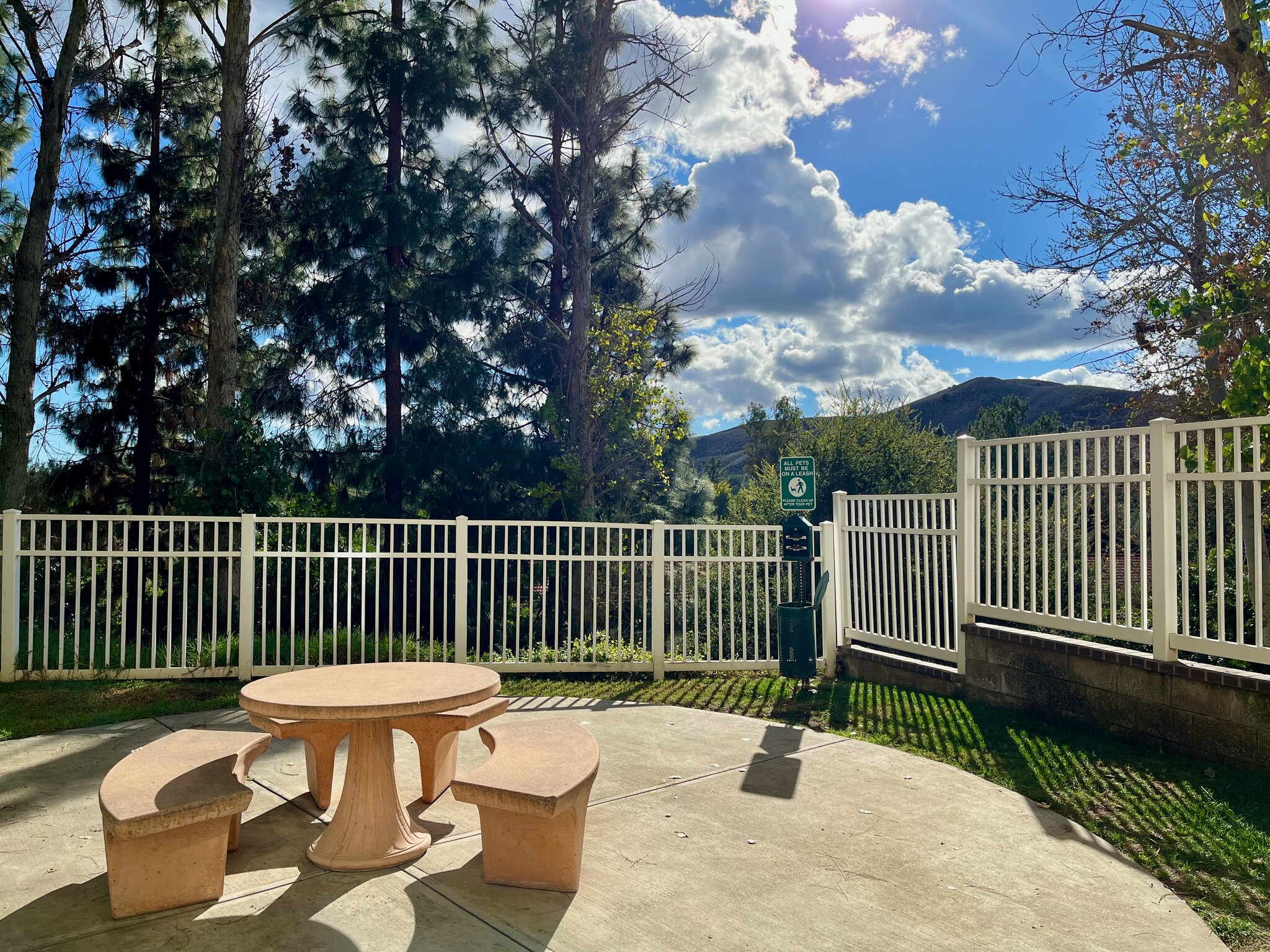Building Photo - 653 Oak Run Trl