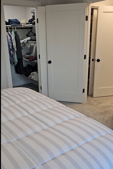 king-sized bed and closet - 10201 Grosvenor Plz