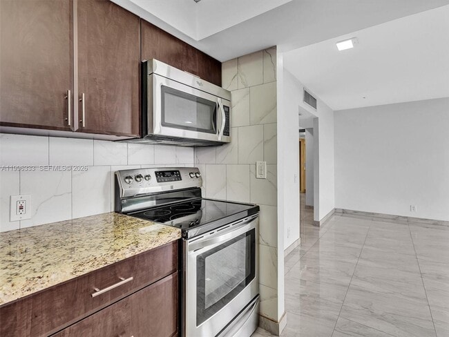 Building Photo - 20301 W Country Club Dr