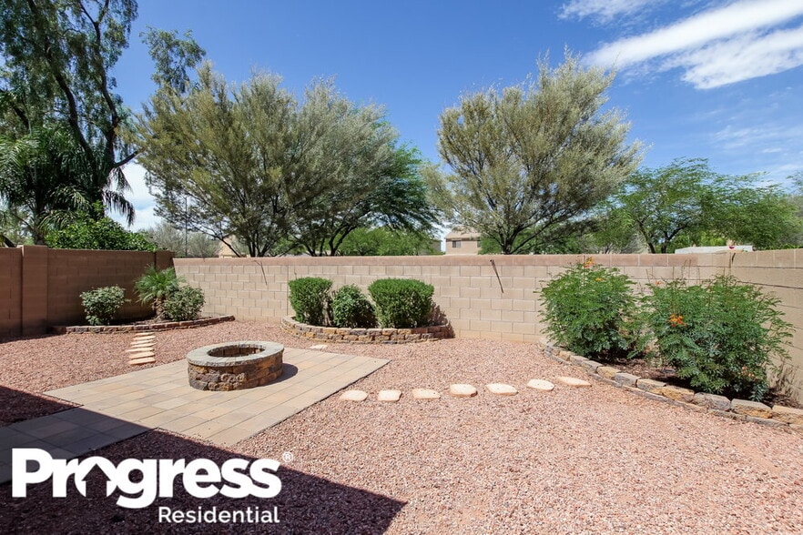 Building Photo - 15065 N 173rd Dr