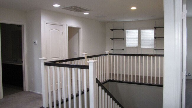 Building Photo - Beautiful Home For Rent NW Bakersfield AVAILABLE NOW!