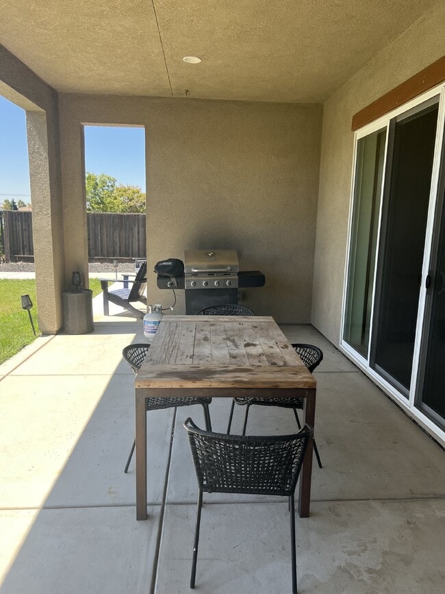 Building Photo - Stunning 4-Bed Lake View Home with Hardwood Floors