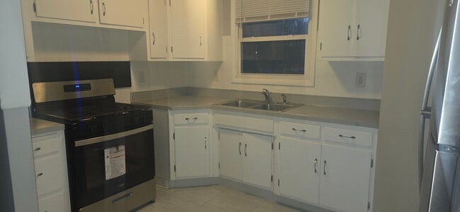 Building Photo - North End! 3 bed, 1 bath