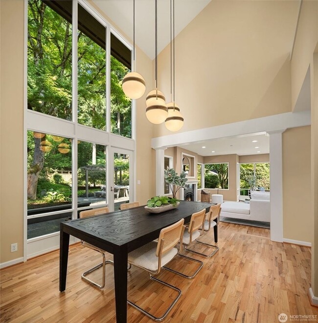 Building Photo - 5bd/4ba Mercer Island Home