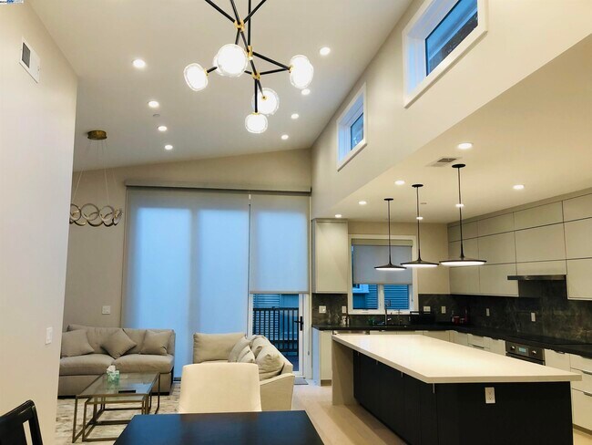 Building Photo - 466-4B1 Ruthven,Palo Alto CA 94301